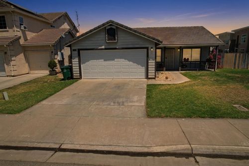 101 Oak Ct, Chowchilla, CA, 93610-9425 | Card Image