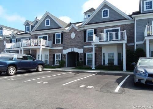 19 Nicole Ct, Copiague, NY, 11726-1058 | Card Image