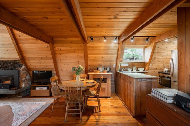 912 Taylor Rd, House other with 3 bedrooms, 1 bathrooms and null parking in Bowen Island BC | Image 9