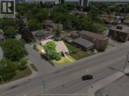 426 Tecumseh Rd W, Windsor, ON, N8X1G5 | Card Image