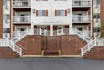 32 - 490 River Road, Condo with 2 bedrooms, 1 bathrooms and null parking in Manchester NH | Image 2