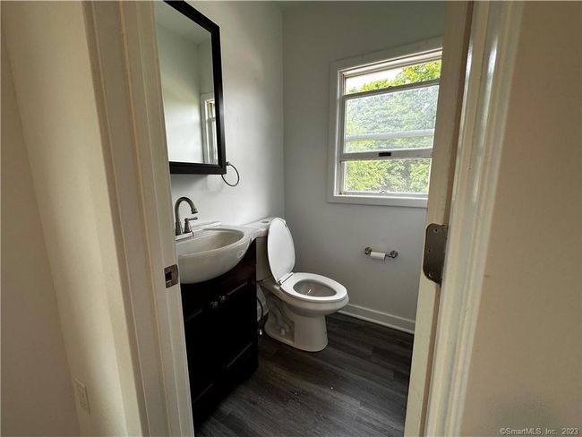 2 - 374 N Colony St, Home with 3 bedrooms, 1 bathrooms and 2 parking in Wallingford CT | Image 6