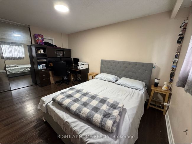 UPPER - 8 Pluto Dr, House attached with 3 bedrooms, 1 bathrooms and 2 parking in Brampton ON | Image 10