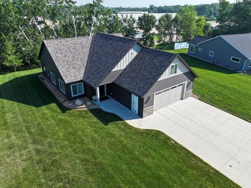 250 Rodeo Rd, Alexandria, MN, 56308-4872 | Card Image