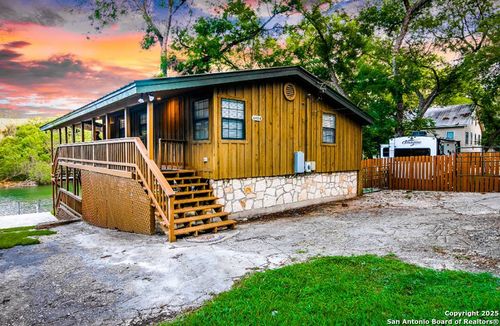 6804 River Rd, New Braunfels, TX, 78132-3115 | Card Image