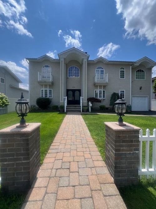2548 Columbus Ave, N Bellmore, NY, 11710-1712 | Card Image