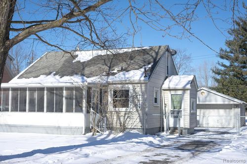 21018 Huron River Dr, Rockwood, MI, 48173-9698 | Card Image