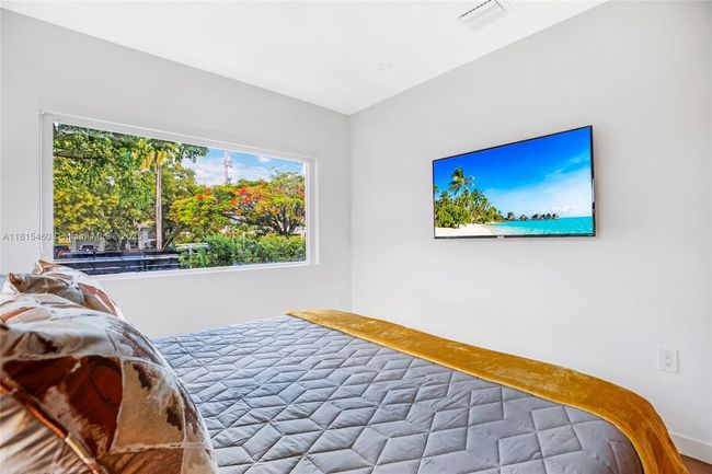 38 Sw 25 Th Rd, House other with 3 bedrooms, 3 bathrooms and null parking in Miami FL | Image 18