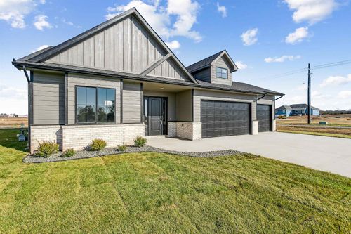 1640 E Appleton St, Valley Center, KS, 67147 | Card Image