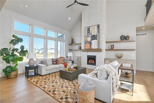 6039 Apache Dr, Shawnee, KS, 66226-2726 | Card Image