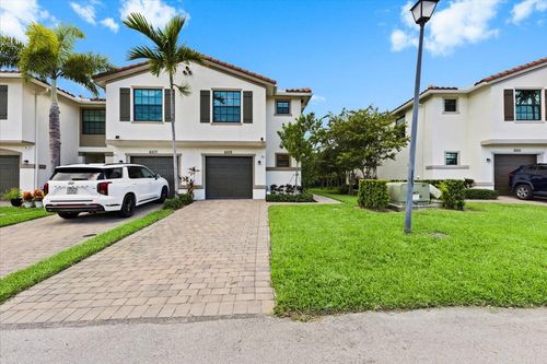 6019 Woods Edge Cir, Riviera Beach, FL, 33410-1924 | Card Image