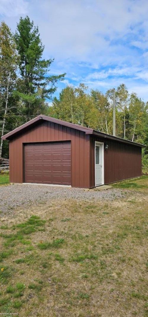 6323 Hintz Rd, Palms, MI, 48465-9776 | Card Image