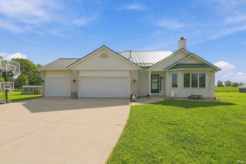 9009 Hamilton Road, Yoder, IN, 46798-9727 | Card Image