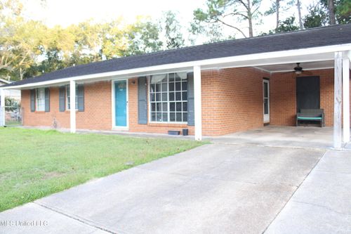 2715 Hargrove Dr, Ocean Springs, MS, 39564-5410 | Card Image