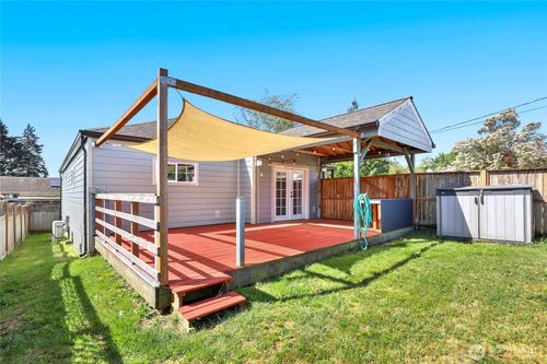 3733 D St, Bremerton, WA, 98312-4460 | Card Image