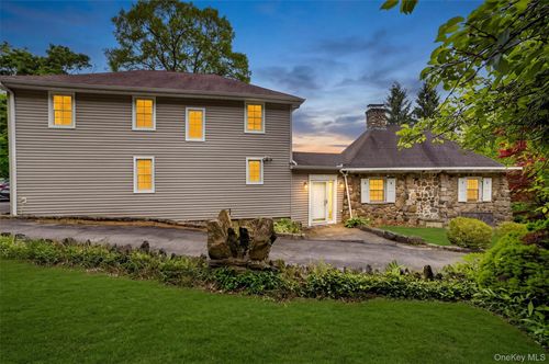 1225 Albany Post Rd, Croton-On-Hudson, NY, 10520-1565 | Card Image