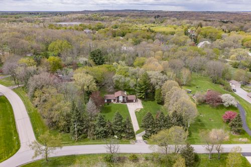 W296N575 Bryn Dr, Waukesha, WI, 53188-9469 | Card Image