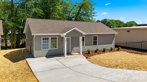 1294 18th St Ne, Hickory, NC, 28601-2830 | Card Image