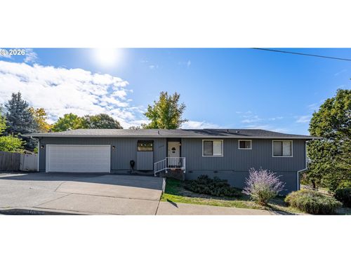 1093 Ne Hillcrest Dr, GrantsPass, OR, 97526 | Card Image