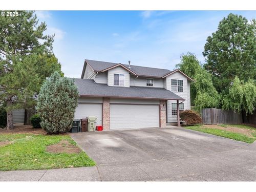 6417 Se Maple St, Hillsboro, OR, 97123-8240 | Card Image