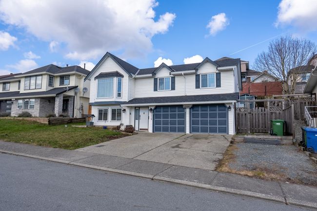 31139 Sidoni Avenue, House other with 3 bedrooms, 2 bathrooms and 6 parking in Abbotsford BC | Image 2