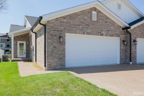 8607 Pebble Creek Drive, Newburgh, IN, 47630 | Card Image