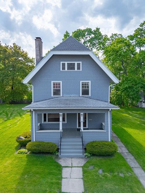 61 Cleveland St, Holyoke, MA, 01040-2668 | Card Image