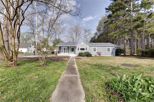 20 Hewitt St, Saluda, VA, 23149-2559 | Card Image