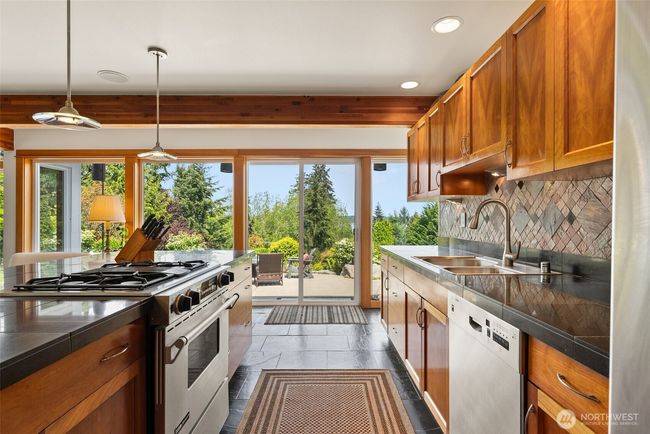 9811 Glacis Dr Ne, House other with 2 bedrooms, 3 bathrooms and 2 parking in Olympia WA | Image 9