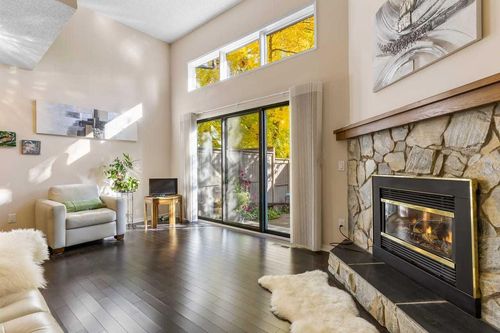 4 Glamis Gdns Sw, Calgary, AB, T3E6S4 | Card Image