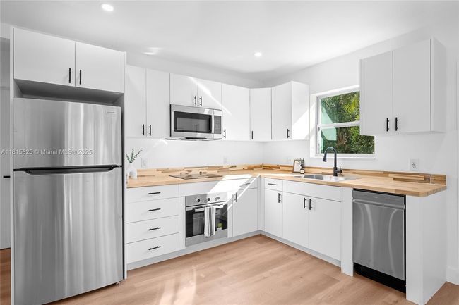 APT-2 - 921 Ne 16 Th Ter, Condo with 2 bedrooms, 2 bathrooms and null parking in Fort Lauderdale FL | Image 10