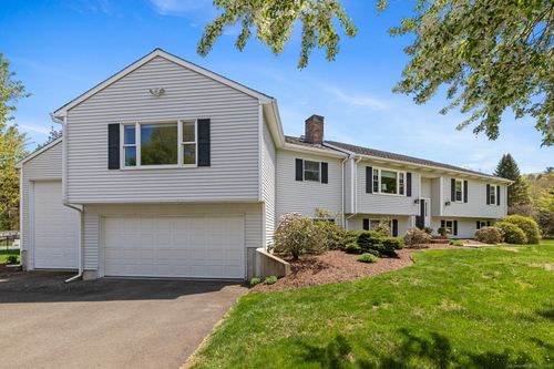3 River Edge Dr, Sandy Hook, CT, 06482-1041 | Card Image
