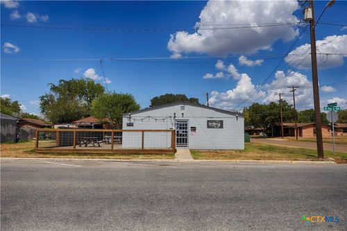 400 W Main St, Cuero, TX, 77954-3742 | Card Image