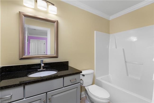 Full Guest Bath | Image 34