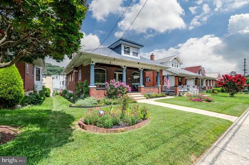 2241 Fairview Ave, READING, PA, 19606-1823 | Card Image