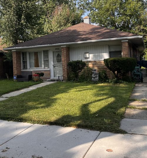 9725 S Van Vlissingen Road, Chicago, IL, 60617 | Card Image