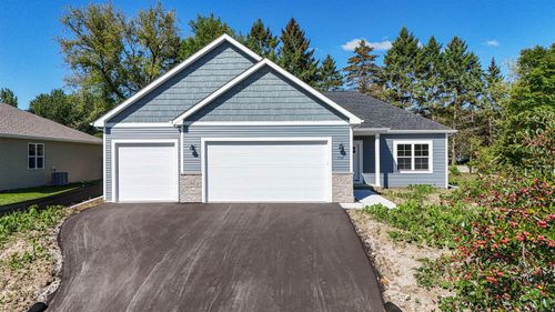 442 Village Ln, Ripon, WI, 54971-5600 | Card Image