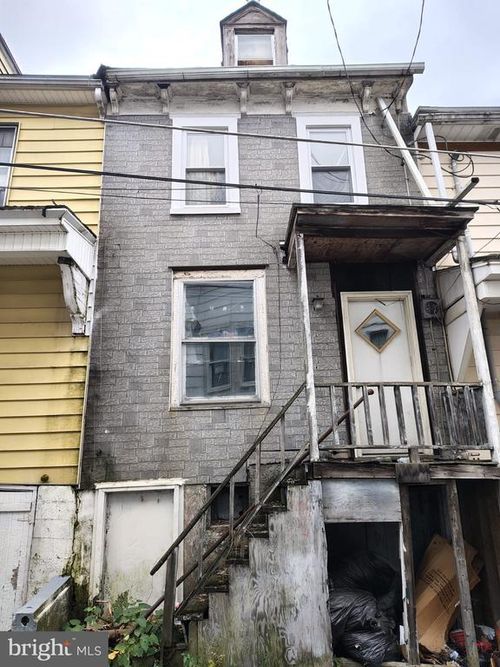 412 W New York St, Shenandoah, PA, 17976-2131 | Card Image
