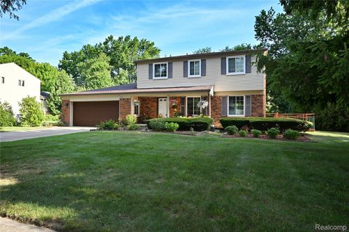 2032 Kristin Dr, Troy, MI, 48084-1134 | Card Image
