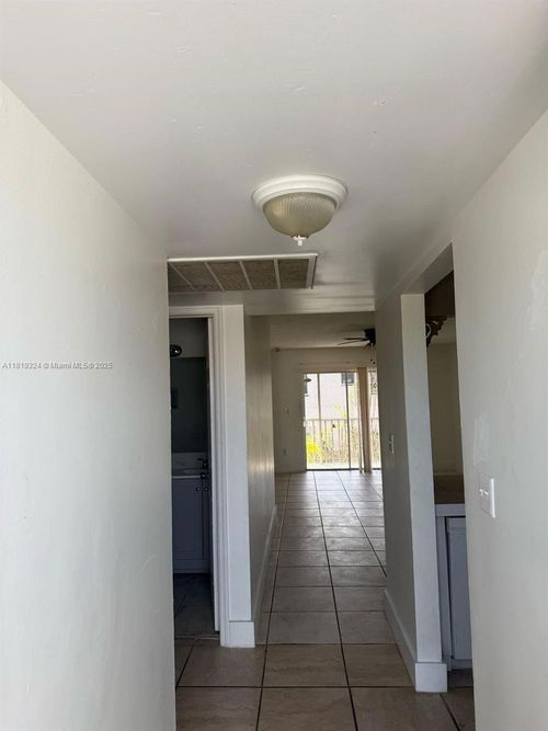 202-4b-438 Ne 210th Circle Ter, Miami, FL, 33179-1854 | Card Image