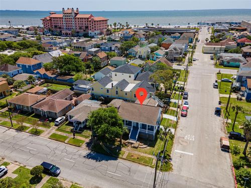 2127 Avenue O, Galveston, TX, 77550-7915 | Card Image