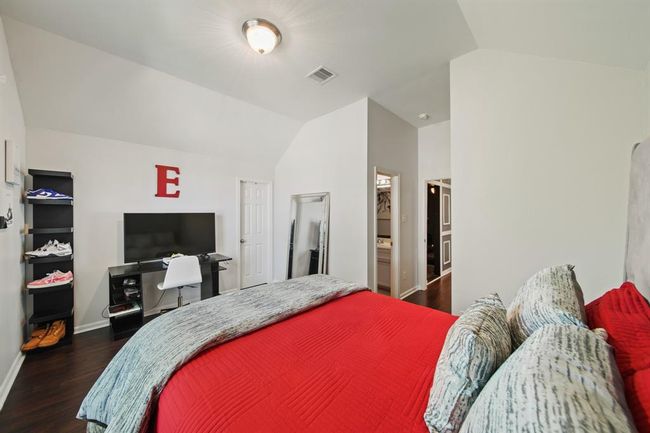 This upstairs guest suite features a generous layout, private access to the en-suite bath, and a walk-in closet to keep everything organized and tucked away. | Image 38