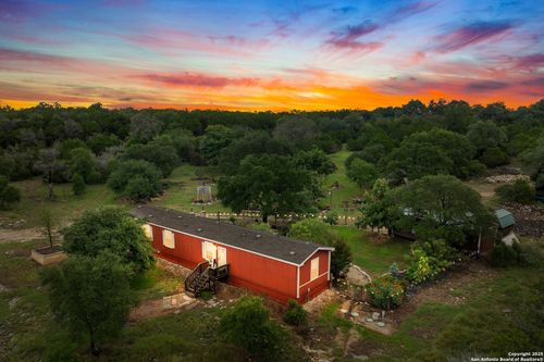 125 Teague Rd, Kerrville, TX, 78028-9886 | Card Image