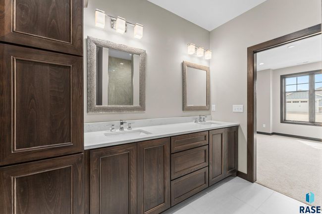 8619 W Shoreline Pl, Townhouse with 3 bedrooms, 3 bathrooms and null parking in Sioux Falls SD | Image 9