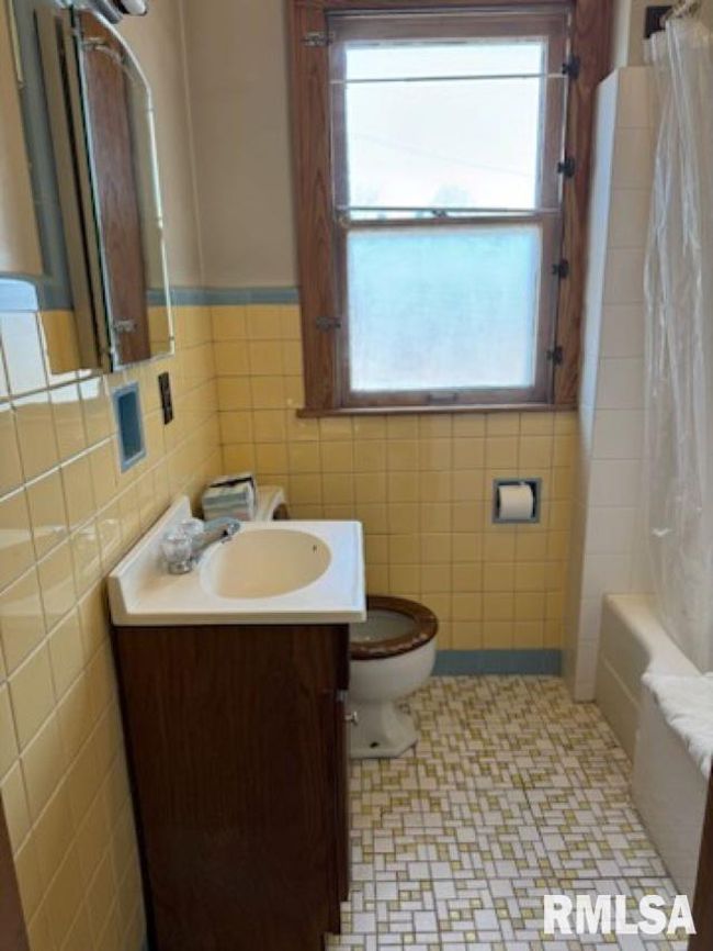 1703 Brady St, Home with 0 bedrooms, 0 bathrooms and 4 parking in Davenport IA | Image 12