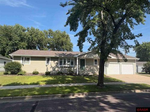 820 9th St N, New Ulm, MN, 56073-1373 | Card Image