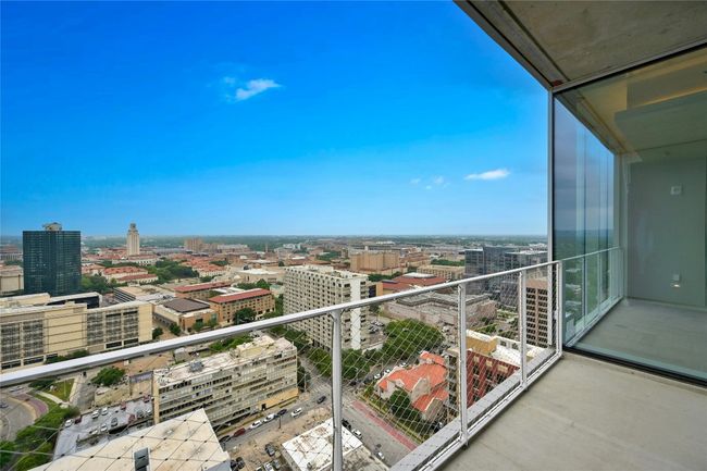 This unit offers breathtaking views of downtown Austin, the Hill Country, and the UT Campus. | Image 11