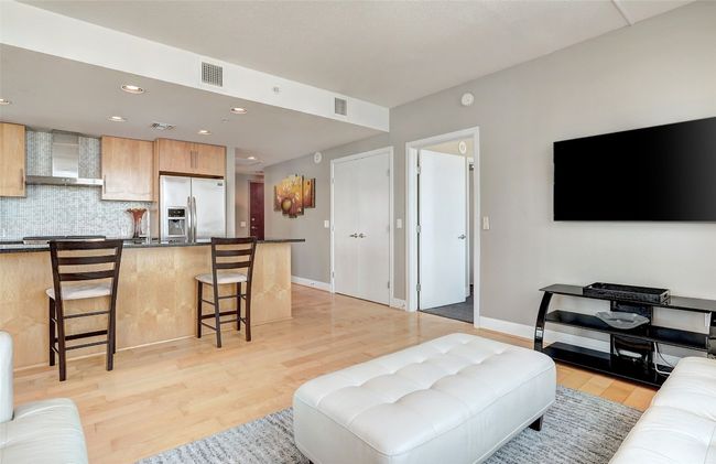 APT-1301 - 300 Bowie St, Condo with 2 bedrooms, 2 bathrooms and 2 parking in Austin TX | Image 19