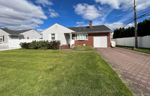 35 Laurel Ct, Plainview, NY, 11803-5105 | Card Image