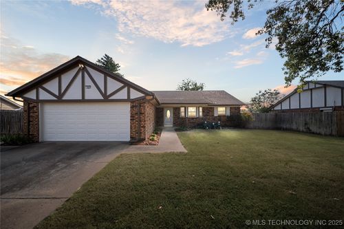 901 N Ivy St, Jenks, OK, 74037-2546 | Card Image